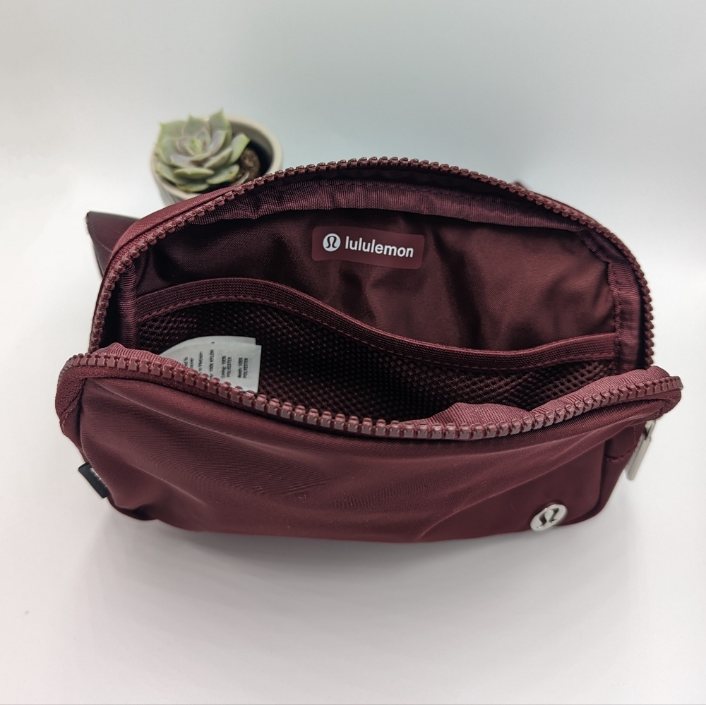 Lululemon Red Merlot Maroon Everywhere Belt Bag NWT - Picture 2 of 3